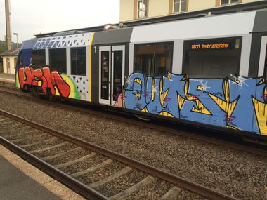 Graffiti Train - Photo by Skirmos - usm, mainz, autist (2016)