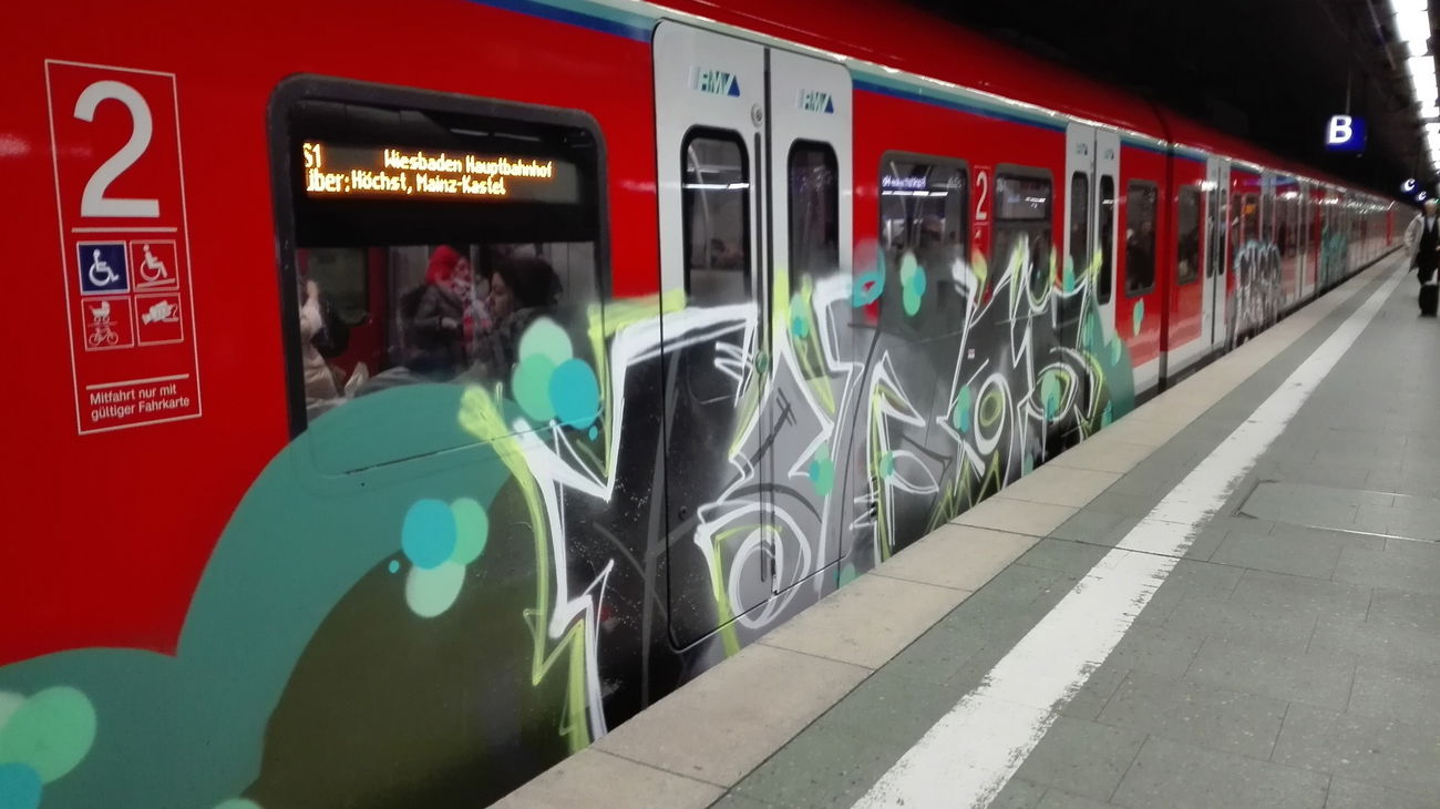 Graffiti Train - Photo by Skirmos - Frankfurt, 2016 (2016)