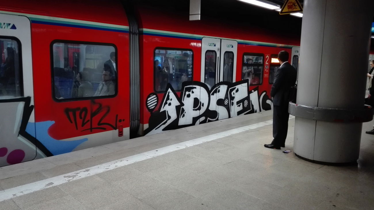Graffiti Train - Photo by Skirmos - Frankfurt, Hauptwache, pse (2016)