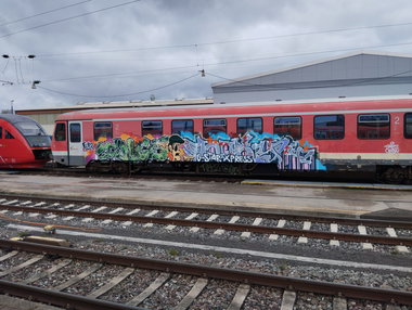 Graffiti Train in Kaiserslautern hauptbahnhof - Photo by Skirmos (2026)