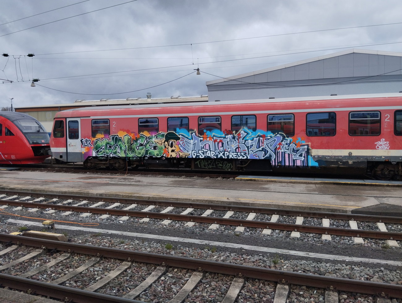 Graffiti Train in Kaiserslautern hauptbahnhof - Photo by Skirmos (2026)