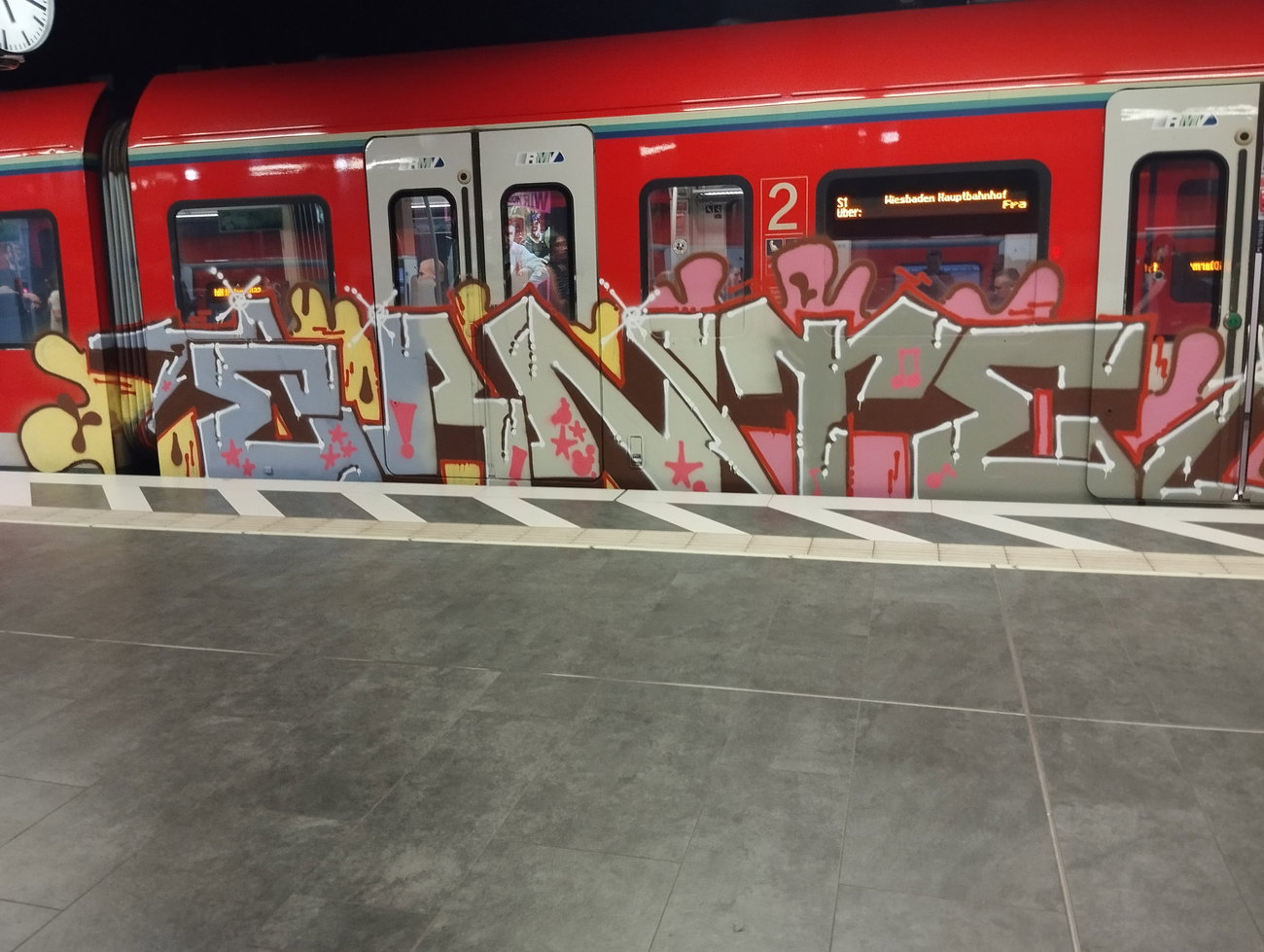 Graffiti Train - Photo by Skirmos - Frankfurt, Taunusanlage (2026)