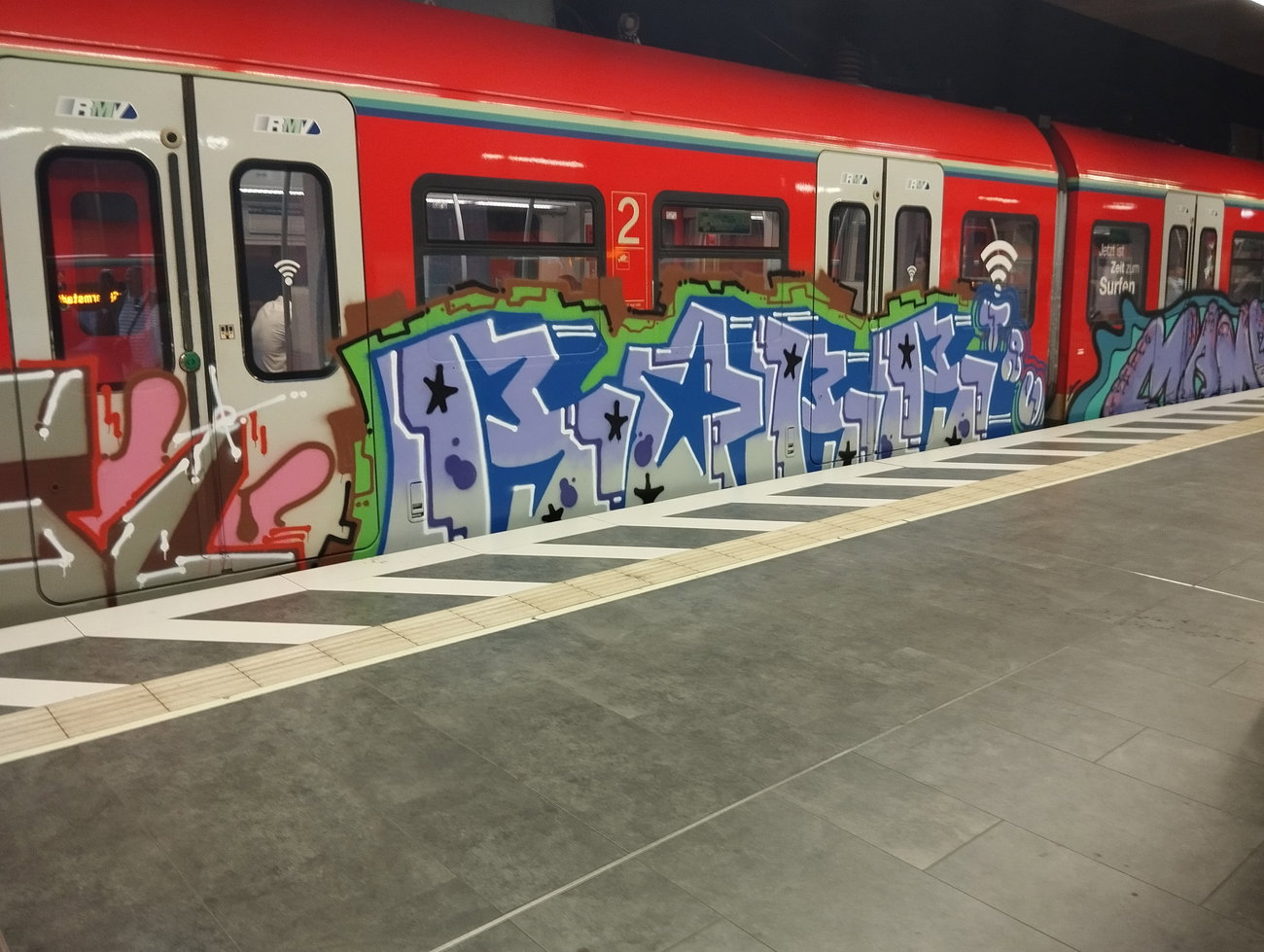 Graffiti Train in Frankfurt taunusanlage - Photo by Skirmos (2026)