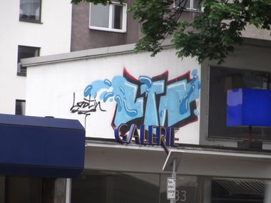 Graffiti Bombing - Photo by SkitOne69 - LTN, Lootin, Kölle