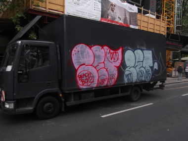 Graffiti Bombing - Photo by SkitOne69 - Zet, Beachboys, Kölle