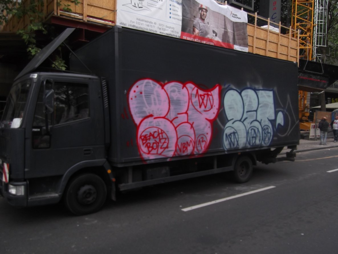 Graffiti Bombing - Photo by SkitOne69 - Zet, Beachboys, Kölle