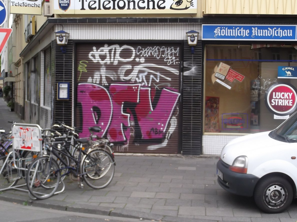 Graffiti Bombing - Photo by SkitOne69 - DFV, Köln