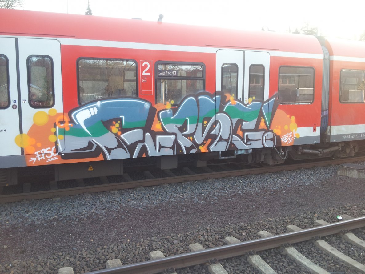 Graffiti Train - Photo by SkitOne69 - Epsc, crew, S12