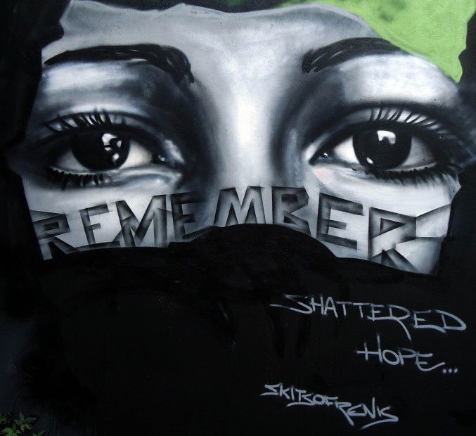 Graffiti Artwork in Kalamata - Photo by Skitsofrenis - eyes, shattered, grey (2013)