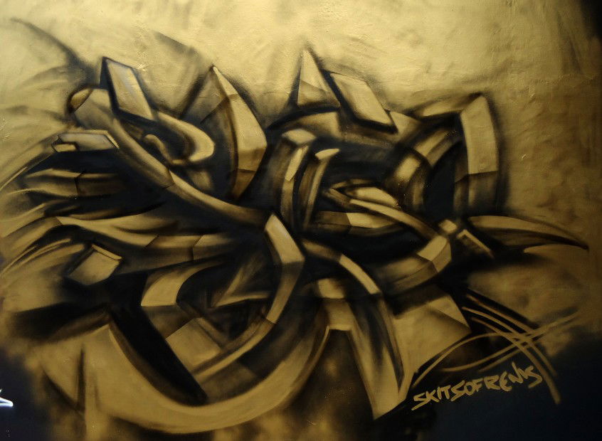 Graffiti Wall in Kalamata - Photo by Skitsofrenis - letters, gold (2013)