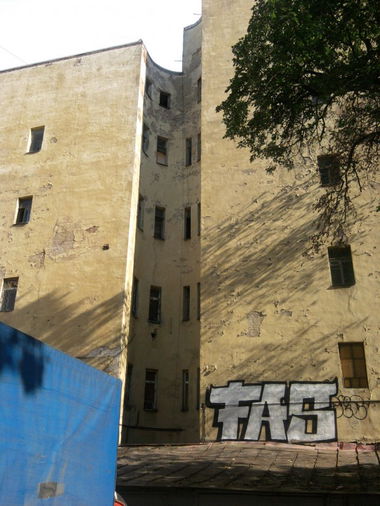 Graffiti Bombing - Photo by Skrap - FAS (2013)