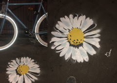 Graffiti Street Art in Paris - Photo by SmartsDunce - Power, flower, paris (2020)