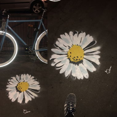 Graffiti Street Art in Paris - Photo by SmartsDunce - Power, flower, paris (2020)