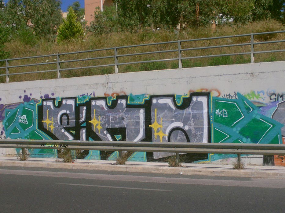 Graffiti Bombing in athens - Photo by Smilish