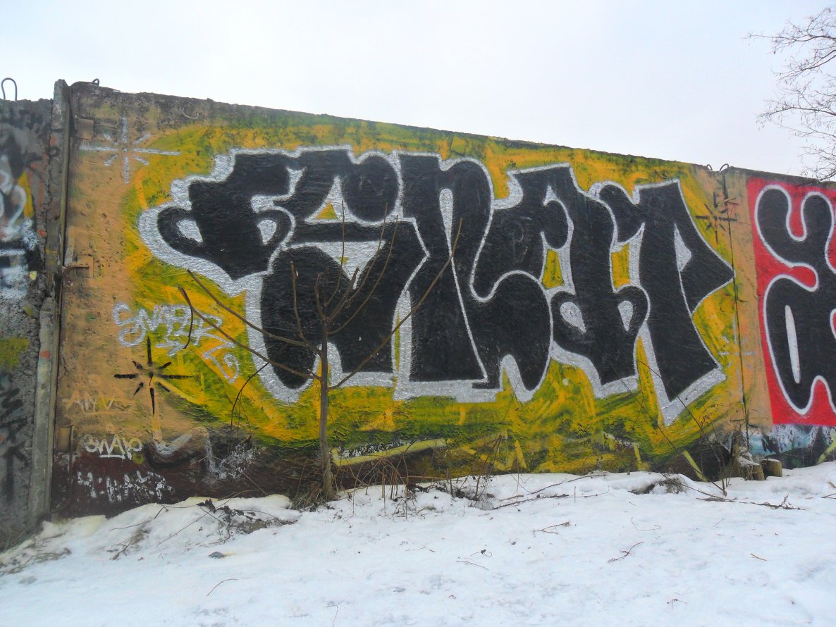 Graffiti Bombing - Photo by Snaper - snaper, snap (2013)