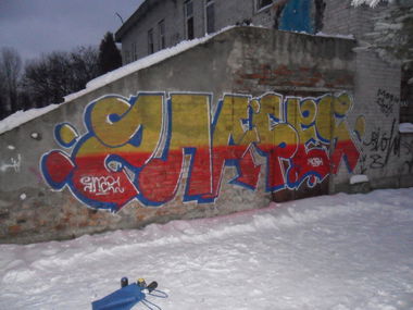 Graffiti Bombing - Photo by Snaper - snaper, snap (2012)
