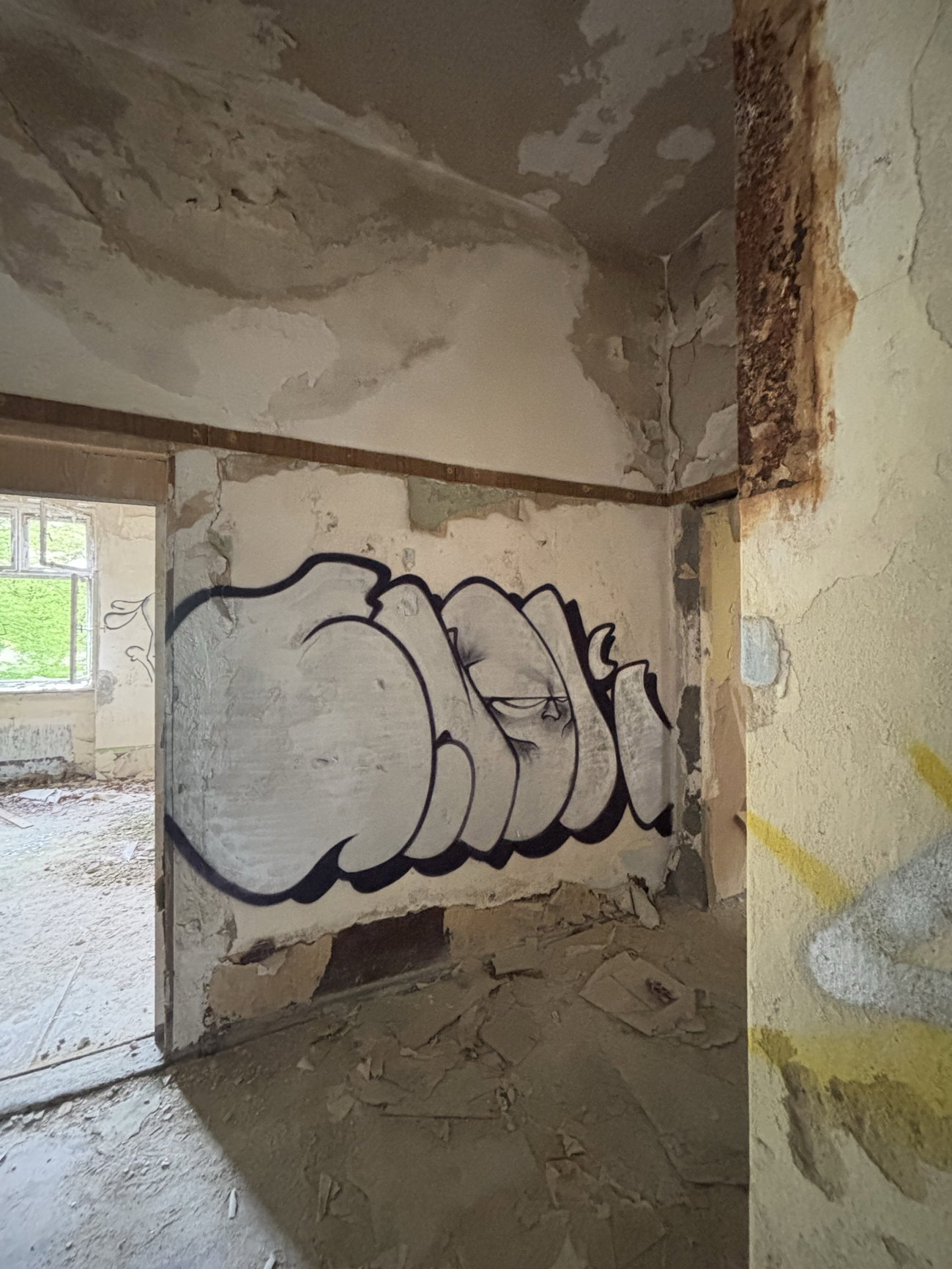 Graffiti Wall in Schönwalde-glien - Photo by Snokomotive