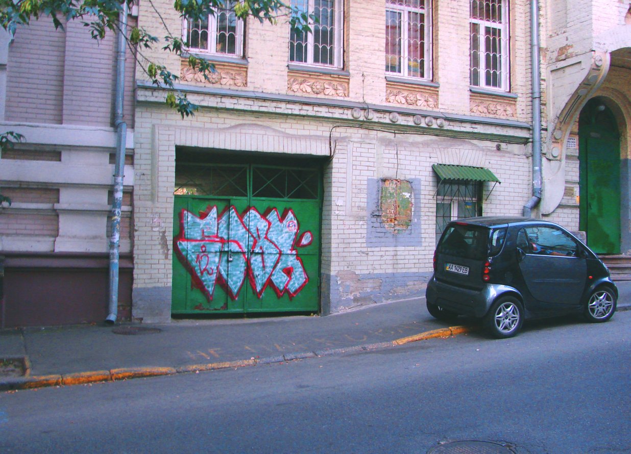 Graffiti Bombing - Photo by Sobk - Sobk