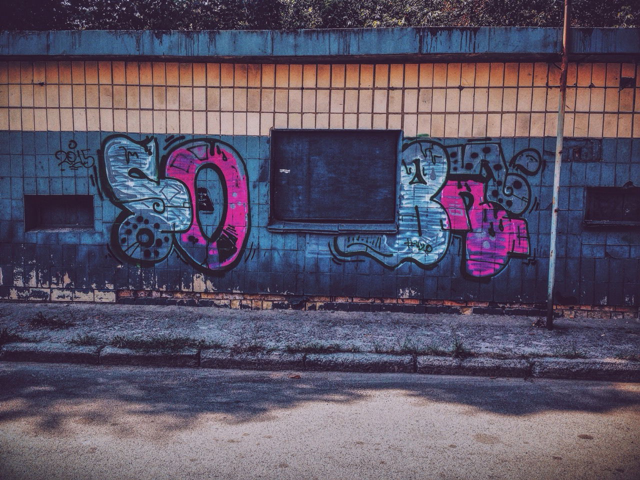 Graffiti Bombing - Photo by Sobk (2015)