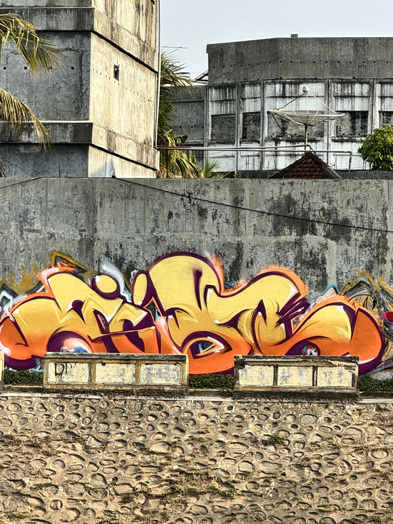 Graffiti Bombing in Indonesia lombok mataram - Photo by Someone7 - indonesia, lombok, graffiti (2023)