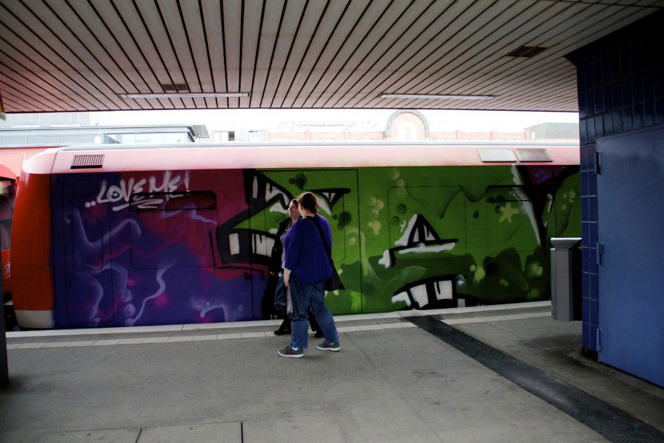 Graffiti Train in Hamburg - Photo by Sondaarschuleee