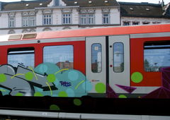 Graffiti Train in Hamburg - Photo by Sondaarschuleee - Taps