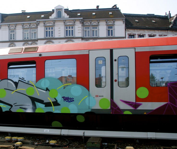 Graffiti Train in Hamburg - Photo by Sondaarschuleee - Taps