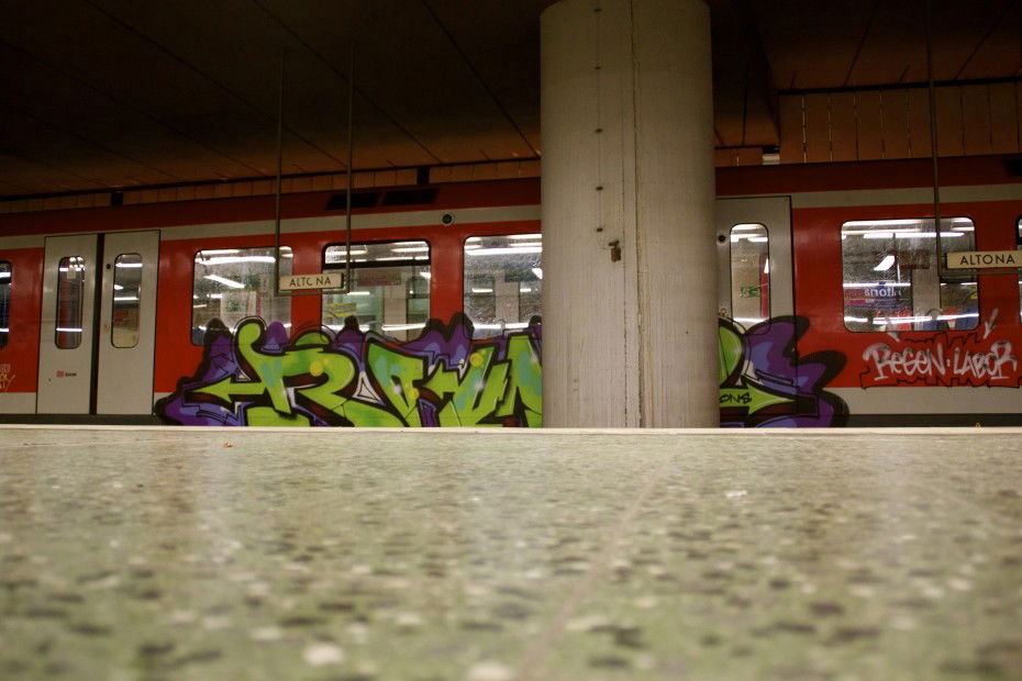 Graffiti Train in Hamburg - Photo by Sondaarschuleee