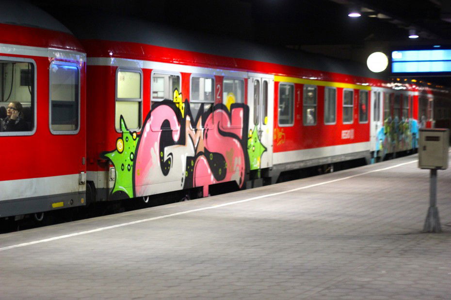 Graffiti Train in Hamburg - Photo by Sondaarschuleee