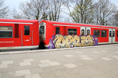 Graffiti Train in Hamburg - Photo by Sondaarschuleee
