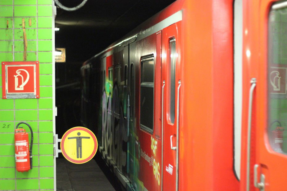 Graffiti Train in Hamburg - Photo by Sondaarschuleee