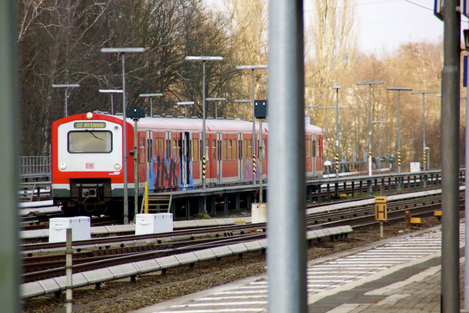 Graffiti Train in Hamburg - Photo by Sondaarschuleee
