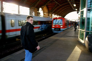 Graffiti Train in Hamburg - Photo by Sondaarschuleee