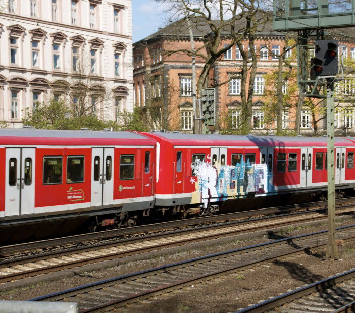 Graffiti Train in Hamburg - Photo by Sondaarschuleee