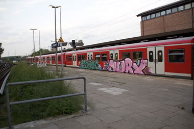 Graffiti Train - Photo by Sondaarschuleee - cosak, murx, yrz (2013)