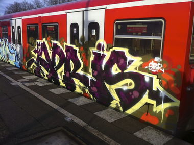 Graffiti Train - Photo by Sondaarschuleee - apris, Cosak