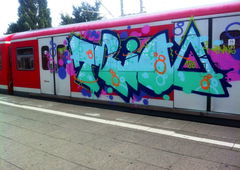 Graffiti Train in Hamburg - Photo by Sondaarschuleee - trica