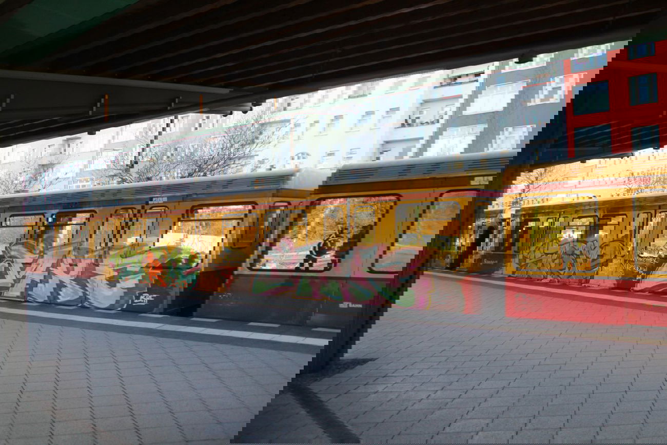 Graffiti Train in Berlin - Photo by Sondaarschuleee