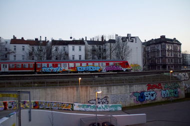 Graffiti Train in Hamburg - Photo by Sondaarschuleee (2014)