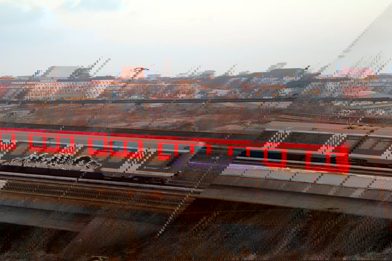 Graffiti Train in Hamburg - Photo by Sondaarschuleee (2014)