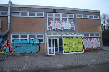 Graffiti Bombing in Hamburg - Photo by Sondaarschuleee (2014)