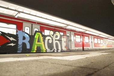 Graffiti Train in Hamburg - Photo by Sondaarschuleee