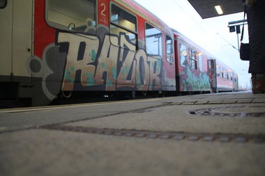 Graffiti Train in Hamburg - Photo by Sondaarschuleee - razor, round (2014)
