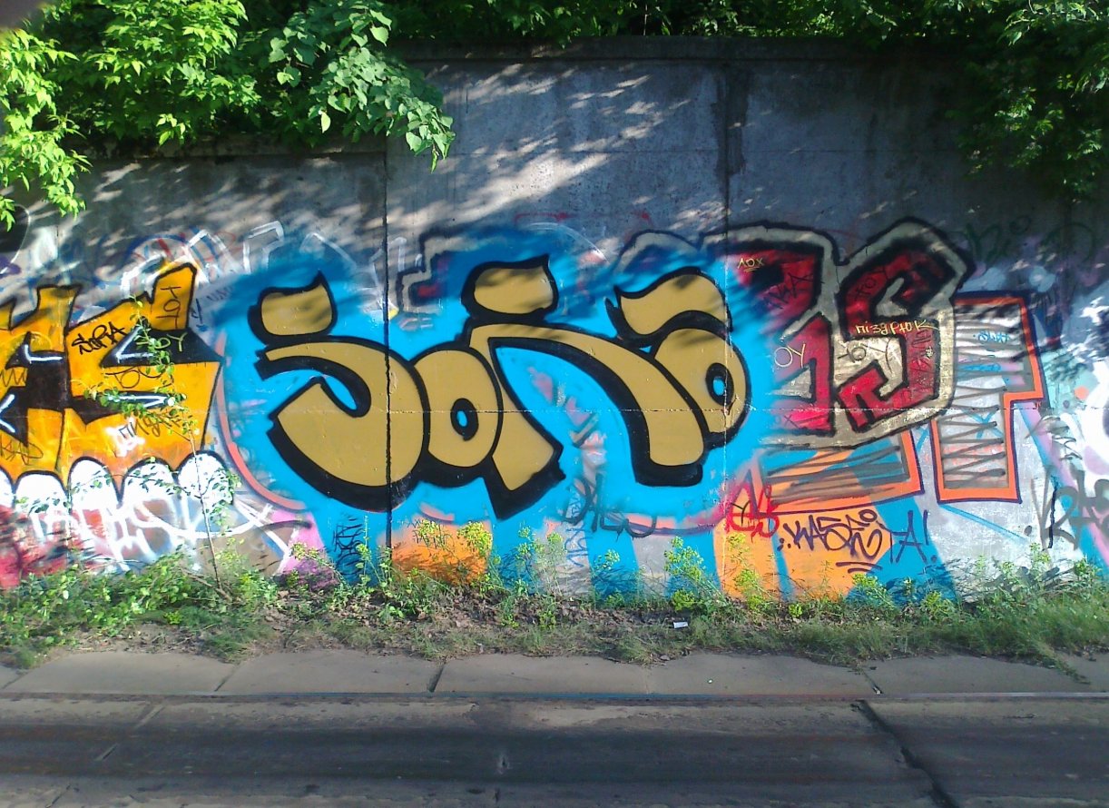 Graffiti Wall - Photo by Sora - sora (2011)