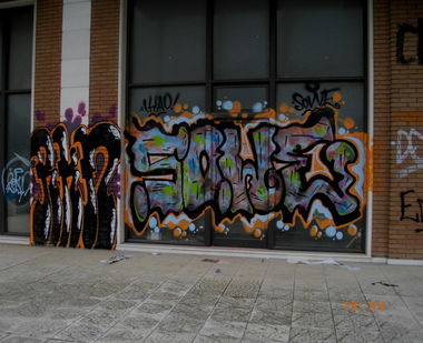 Graffiti Wall - Photo by Sowe - rakun