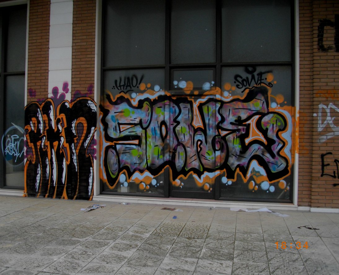 Graffiti Wall - Photo by Sowe - rakun