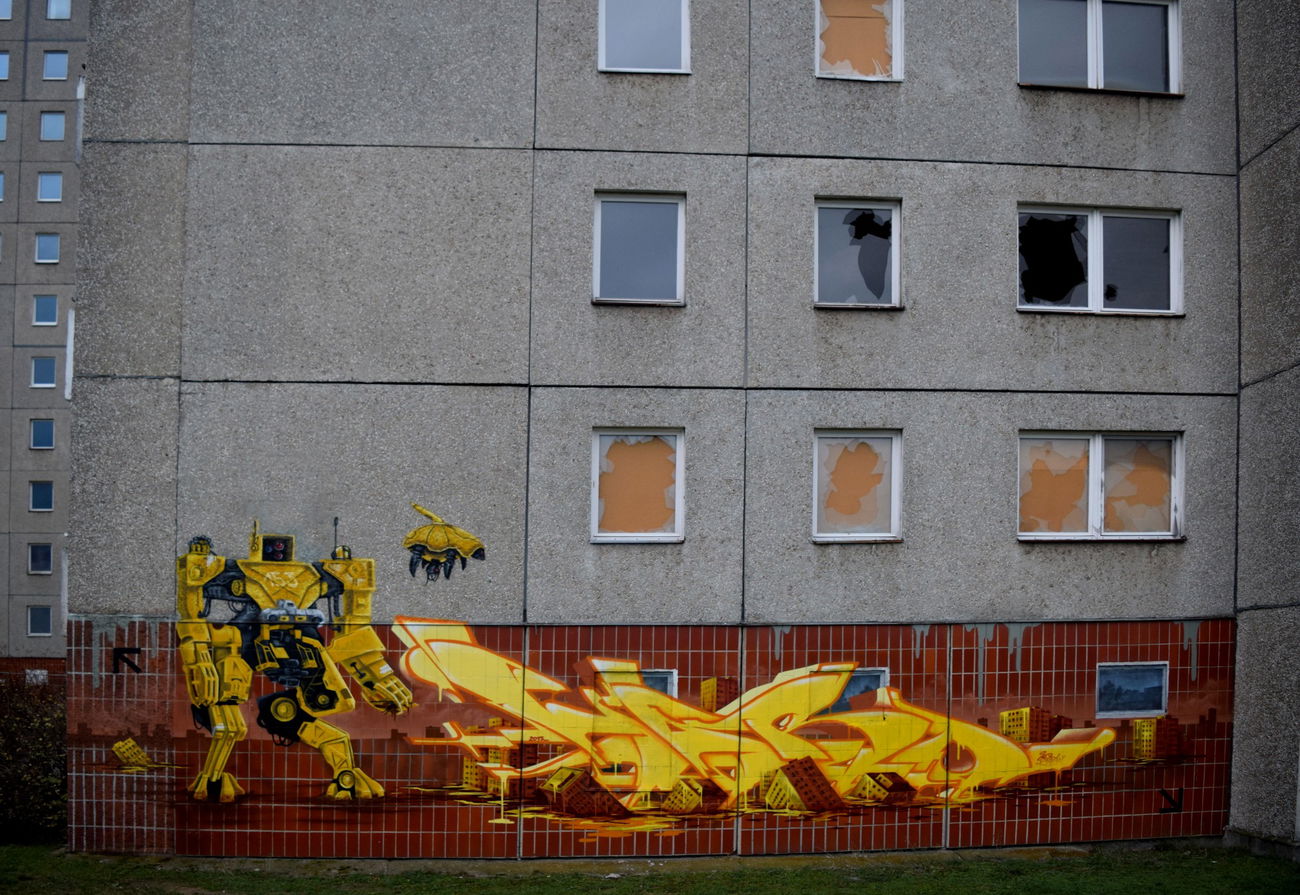 Graffiti Wall in Frankfurt/oder - Photo by Spaer - SOLD, &, Spoare (2015)