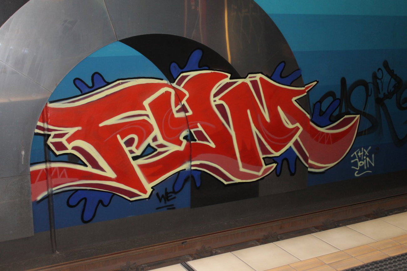 Graffiti Bombing in Köln - Photo by Spie23 - fym, we