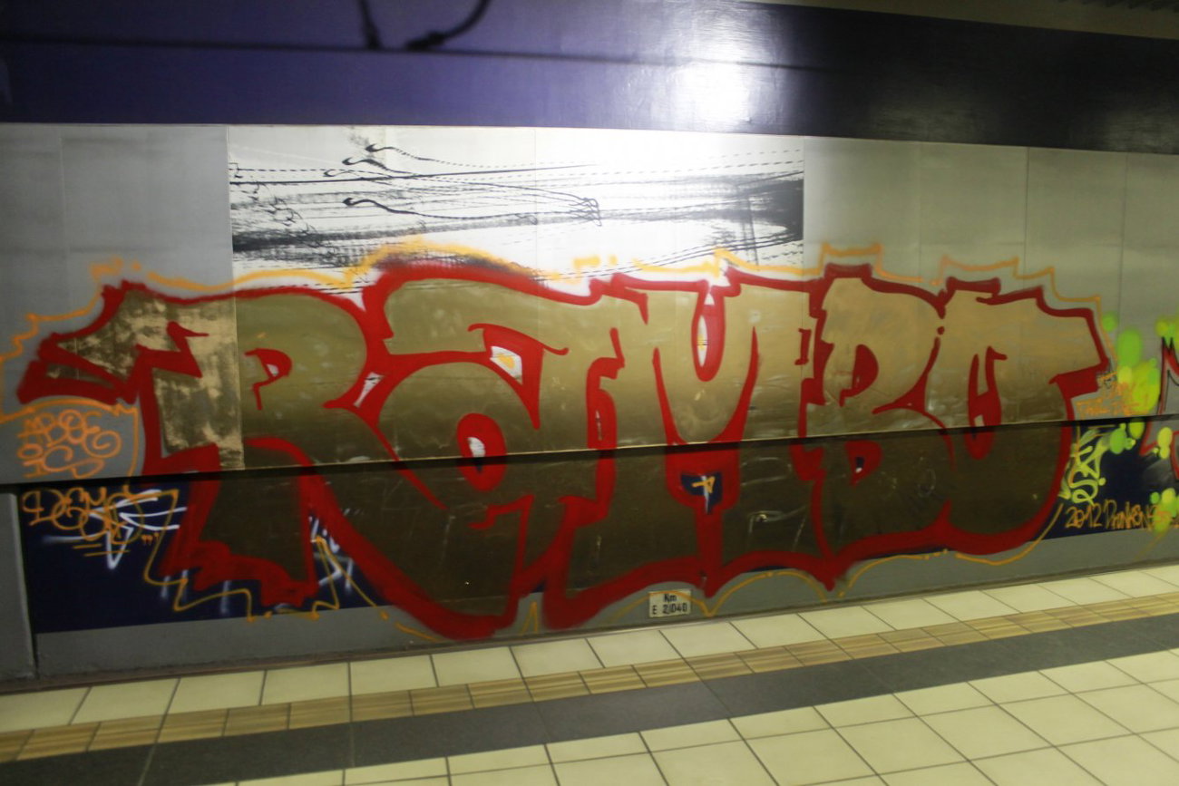 Graffiti Bombing in Köln - Photo by Spie23 - aboe, is, dead (2012)