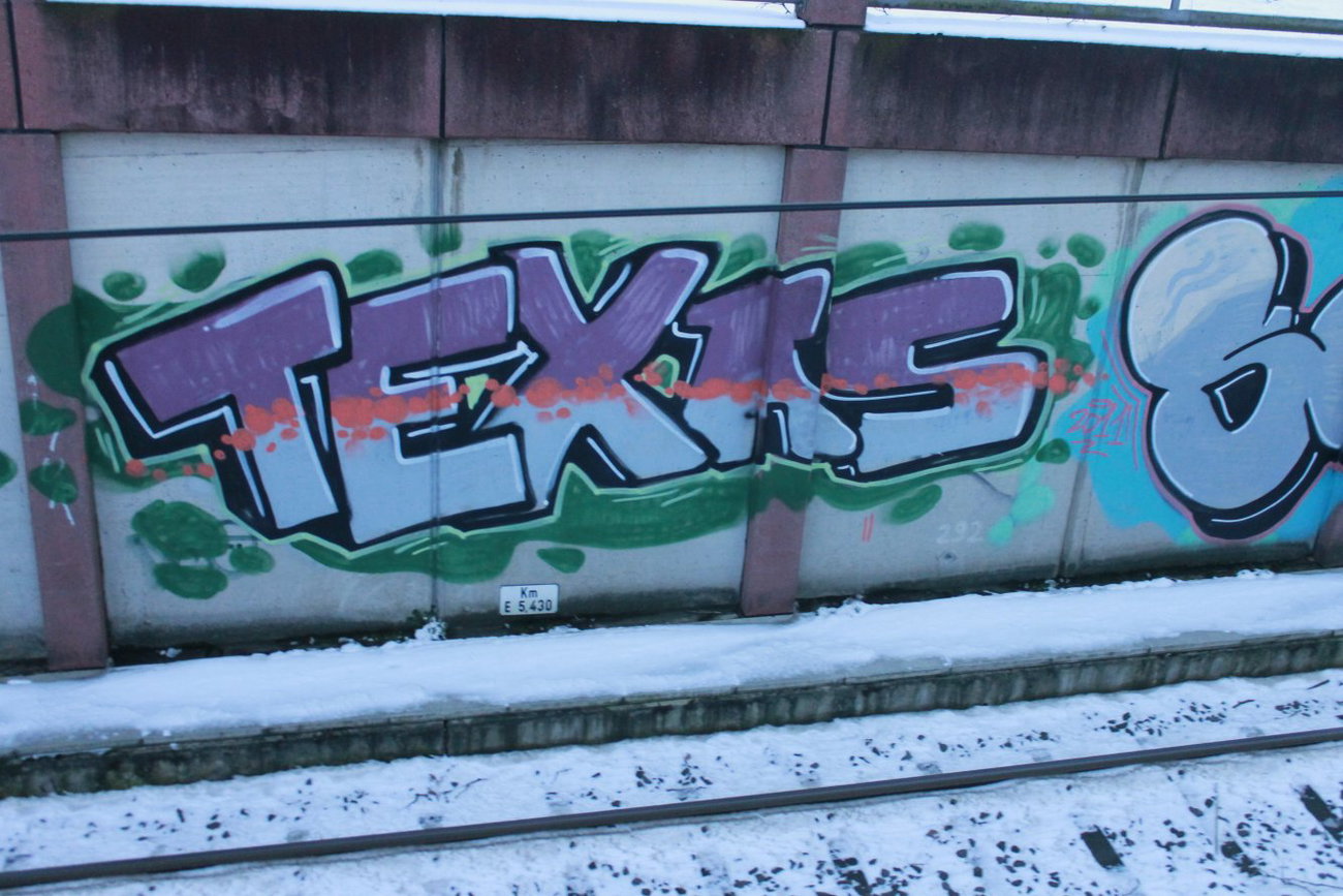 Graffiti Bombing in Köln - Photo by Spie23 - texas, dfv, 354